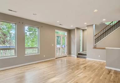 Main picture of 2909 SE Tacoma St