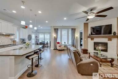 Main picture of 633 Rawlins Ln