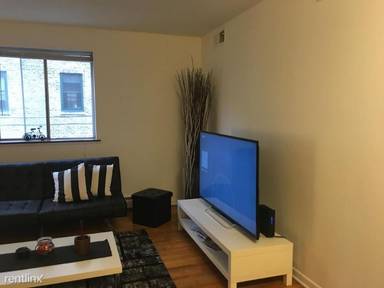 Main picture of 541 W Oakdale Ave