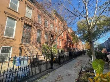 Main picture of 295 Jefferson Ave