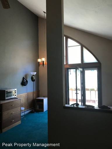Main picture of 350 Country Club Dr