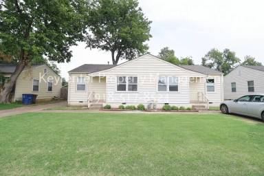 Main picture of 923 E 37th Pl