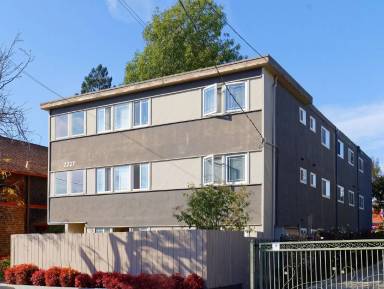 Main picture of 2227 Derby St
