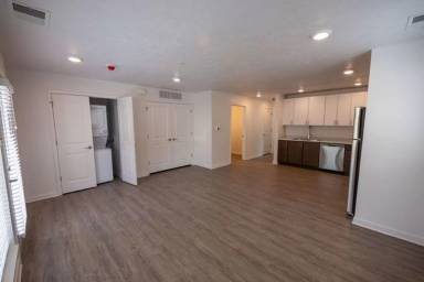 Main picture of 400 N 36th St