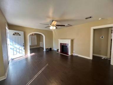 Main picture of 642 Robinson Pl