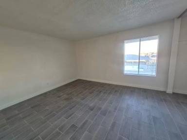 Main picture of 1280 W 24th St