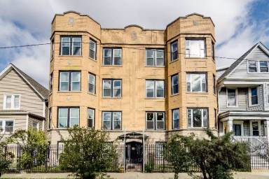 Main picture of 3420 W Dickens Ave