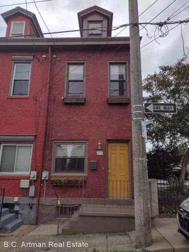 Main picture of 241 42nd St
