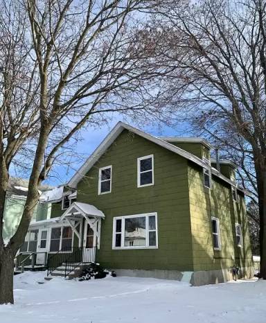 Main picture of 812 2nd Ave NE