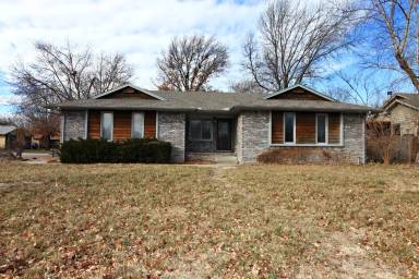 Main picture of 305 N Mark Allen St