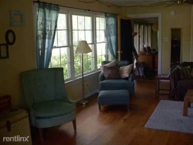 Main picture of 305 Francis Dr