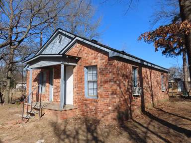 Main picture of 1005 W Martin Luther King Jr Blvd