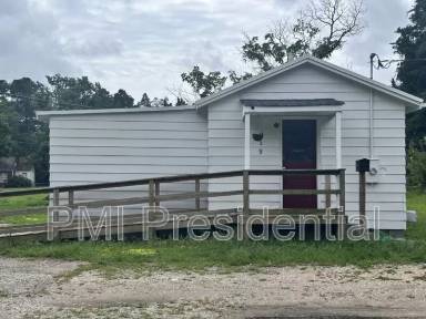 Main picture of 929 S Crater Rd