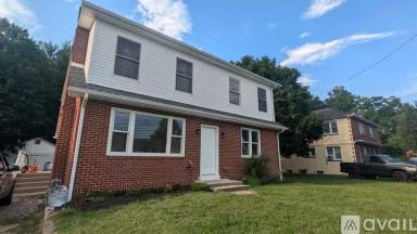 Main picture of 471 E Broad St