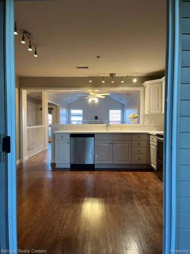 Main picture of 28071 Carlton Way Dr