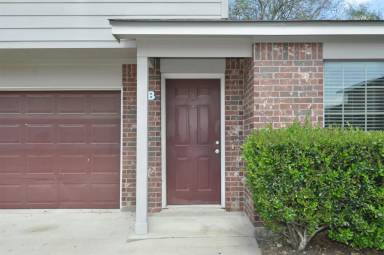 Main picture of 21461 W Wallis Dr