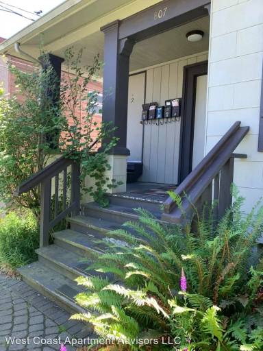 Main picture of 807 N 49th St