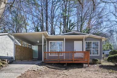 Main picture of 2006 Akron Dr SE