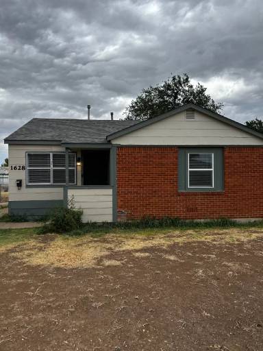 Main picture of 1628 N Woodland St