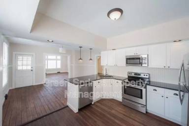 Main picture of 130 Van Dam St