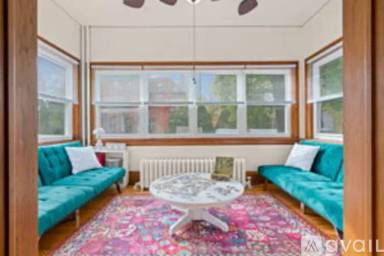 Main picture of 210 W 27th St