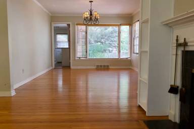 Main picture of 413 E Meyer Blvd