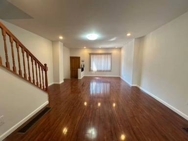 Main picture of 727 Johnston St