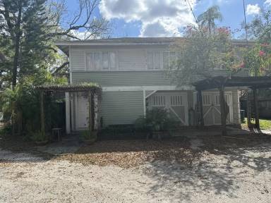 Main picture of 305 1/2 E Clifton St