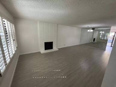 Main picture of 100 Hartnell Pl