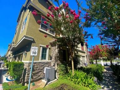 Main picture of 2063 Oakland Rd