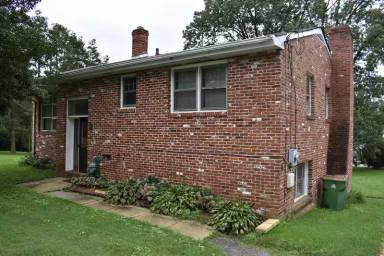 Main picture of 323 New London Rd