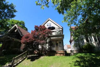 Main picture of 2933 N Newhall St