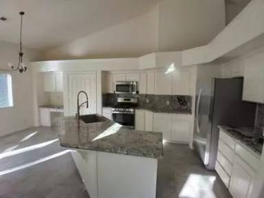 Main picture of 62 N Helm Ave