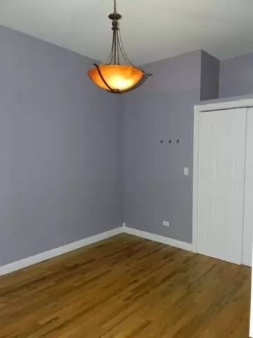 Main picture of 926 S Oakley Blvd