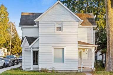 Main picture of 45 E Coshocton St