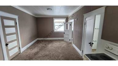 Main picture of 304 S 35th St