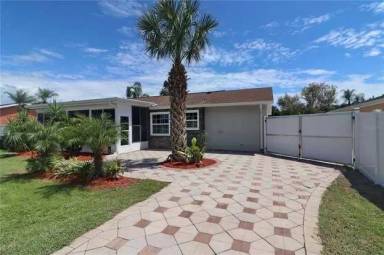 Main picture of 831 Queen Palm Ln