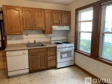 Main picture of 100 Manthorne Rd