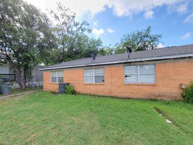Main picture of 1103 Groesbeck St