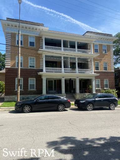 Main picture of 200 W 36th St