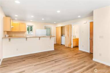 Main picture of 5863 Cedar St