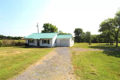 Main picture of 7155 Bradyville Pike