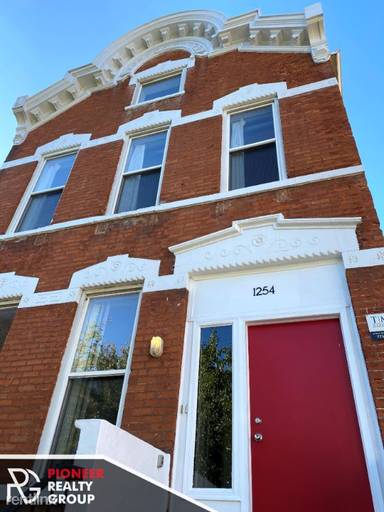 Main picture of 1254 N Greenview Ave