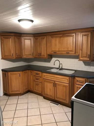 Main picture of 918 S Main St