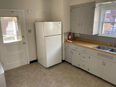 Main picture of 18 Pine St