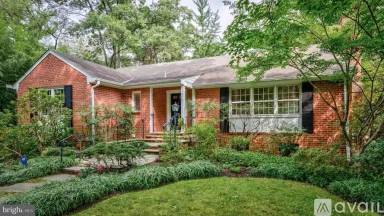 Main picture of 4923 Essex Ave