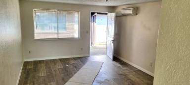 Main picture of 1526 W Main St