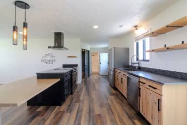 Main picture of 4151 Columbia River Rd