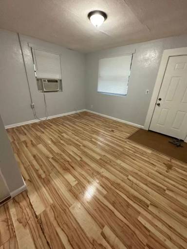 Main picture of 1012-1014 W 8th St