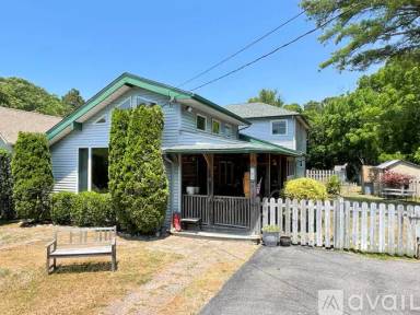 Main picture of 705 Somerstown Ln